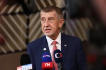 Andrej Babiš v obleku