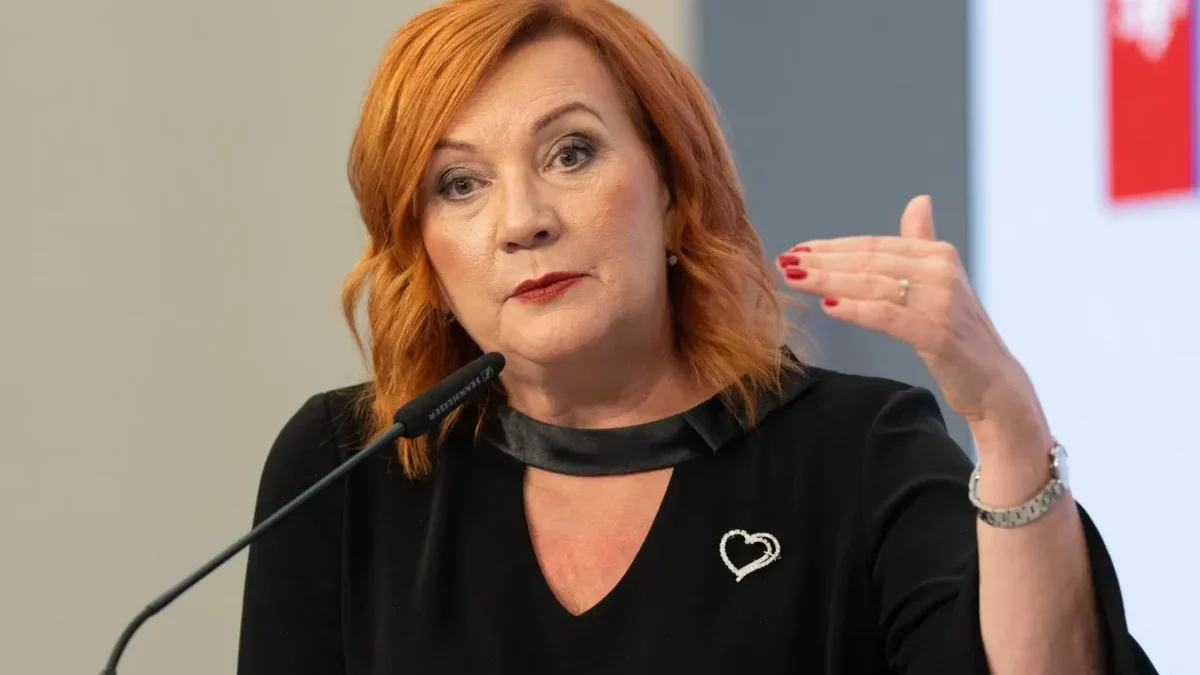 Alena Schillerová na zasedání vlády