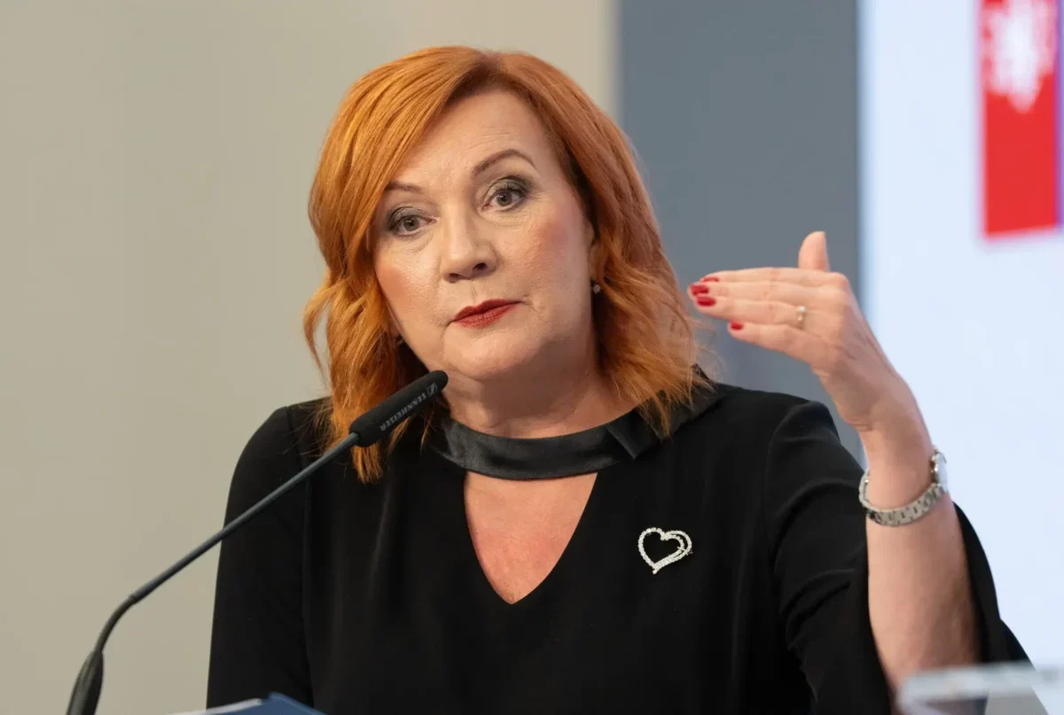 Alena Schillerová na zasedání vlády