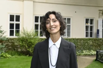 Jana Burkiewiczová se směje.