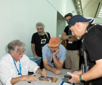 matt groening podepisuje komiks