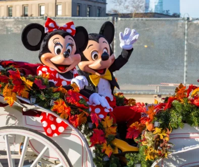 Mickey Mouse v životní velikosti v kočáře