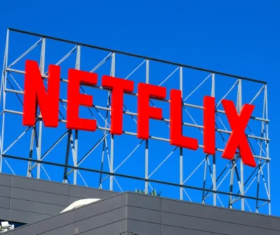 Nápis Netflix na budově