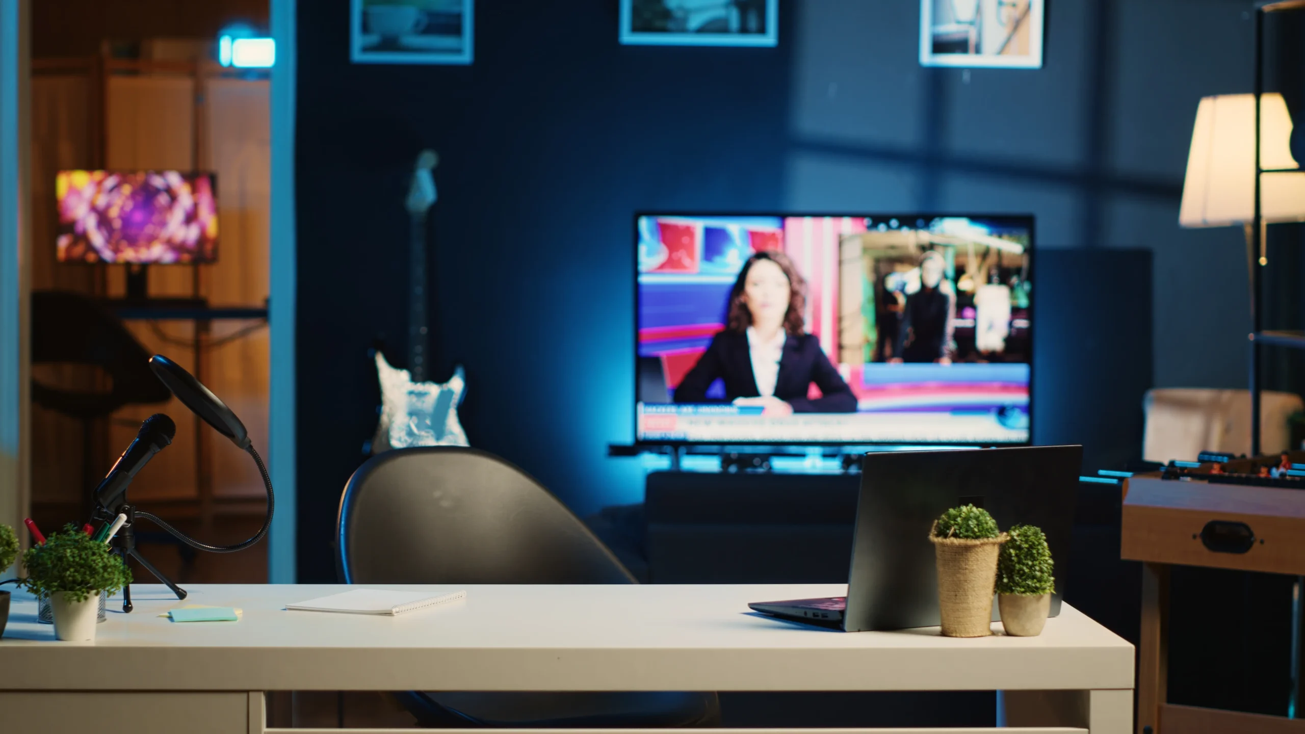 shutterstock_2393442741 | TVGURU.cz noční vysílání