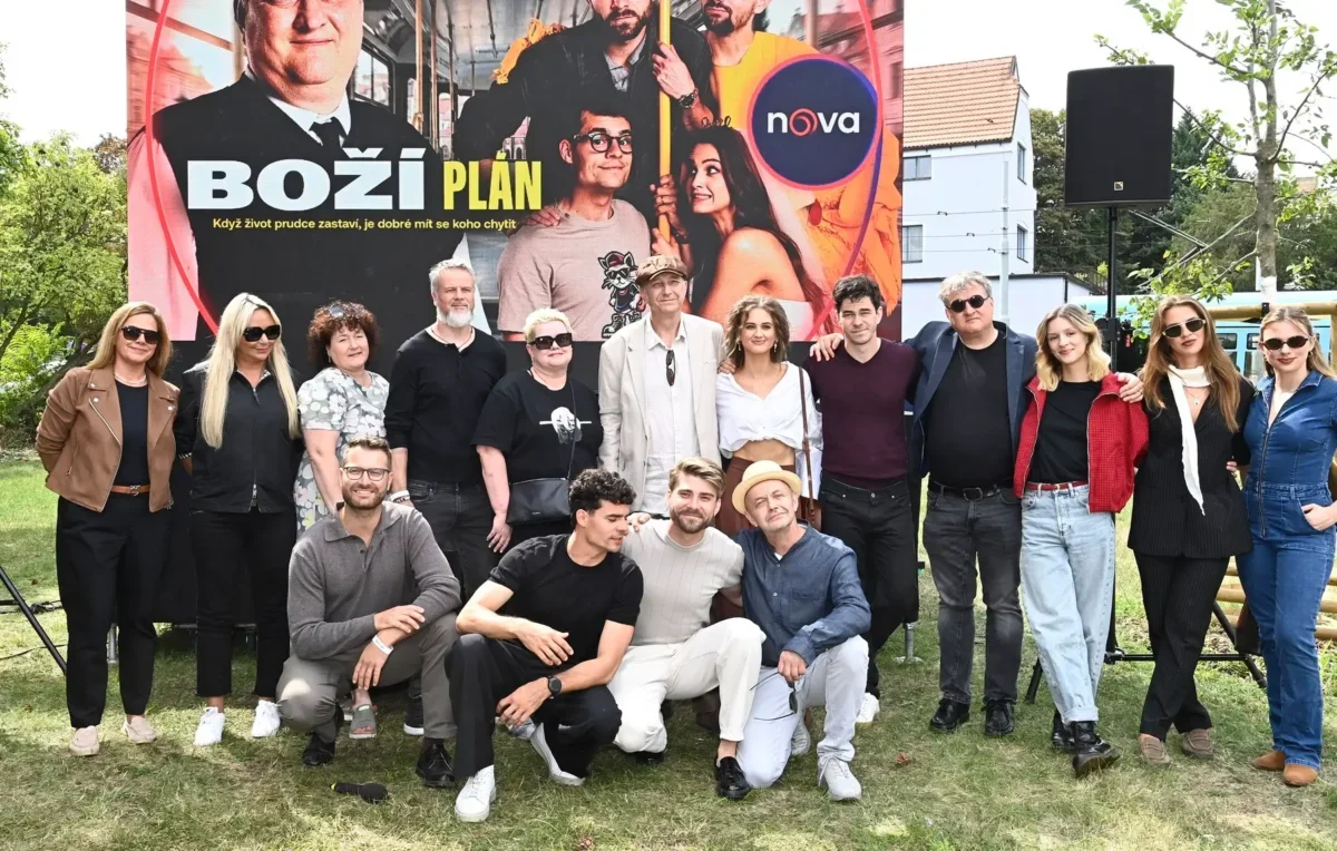 Herci u plakátu se seriálem