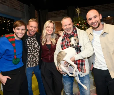 Tváře Snídaně s Novou při natáčení vánočního videoklipu