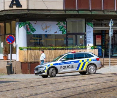 policejní auto na silnici