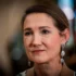 Gabriela Svárovská se tváří zamyšleně.