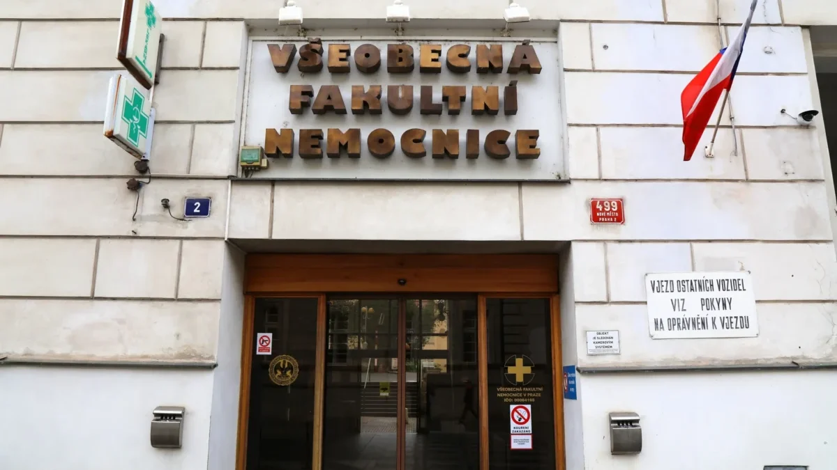 budova nemocnice s porodnicí