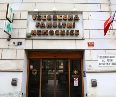 budova nemocnice s porodnicí