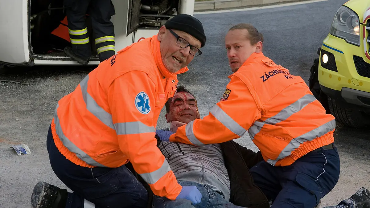 sanitka-2-4-1714584086 | TVGURU.cz Sanitka 2