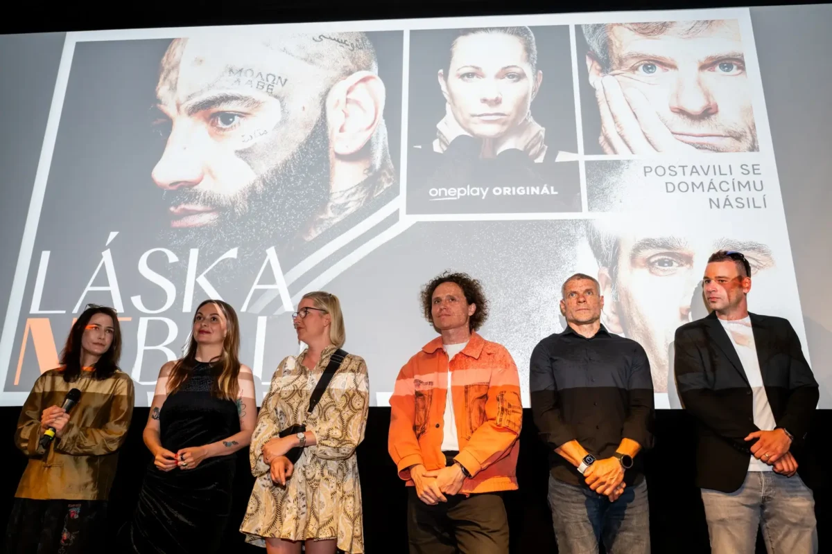 Většina pořadů Oneplay diváky vždy zaujme. Zdroj: Profimedia | TVGURU.cz Tvůrci při představení dokumentu Láska nebolí