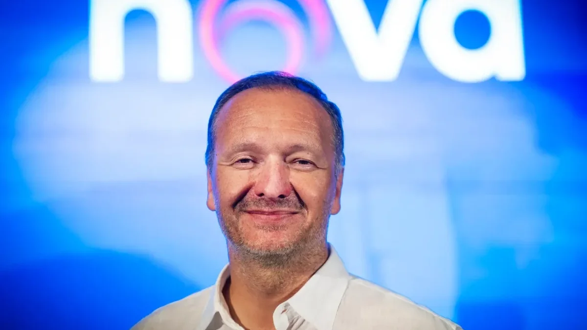 Generální ředitel TV Nova a logo televize.