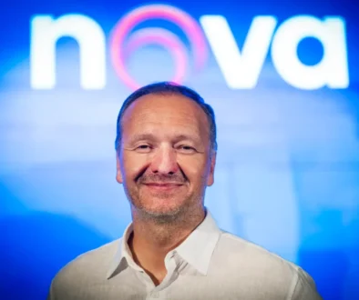 Generální ředitel TV Nova a logo televize.