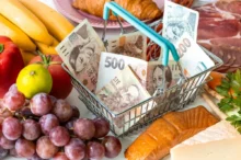 Někteří senioři musí při nákupu důkladně počítat