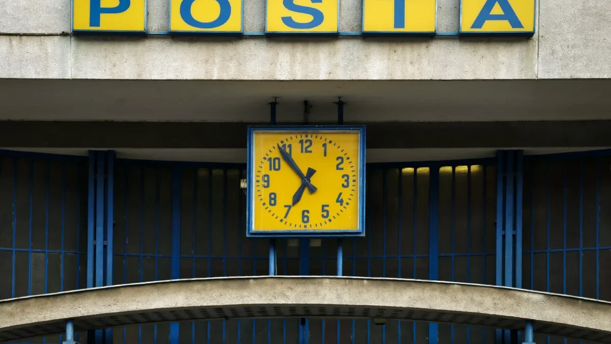Budova Pošty s hodinami