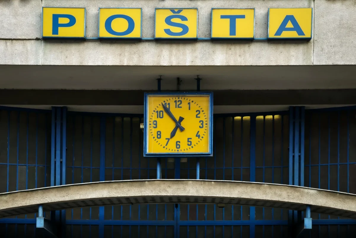 Budova Pošty s hodinami