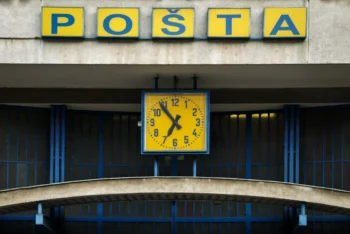 Budova Pošty s hodinami