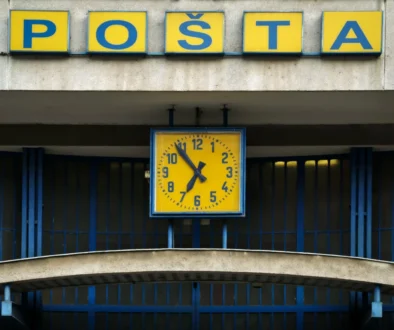 Budova Pošty s hodinami