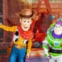 Lidé oblečení jako postavičky z Toy Story