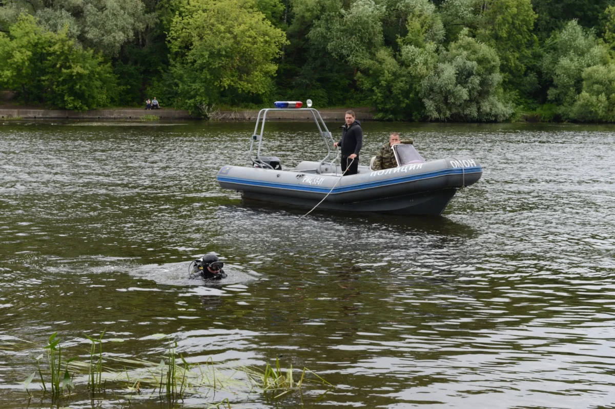 shutterstock_1942433767 1 | TVGURU.cz Policejní potápěči