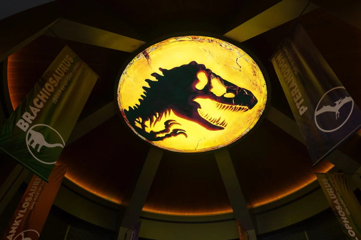 shutterstock_2711162289-2 | TVGURU.cz Stín dinosaura