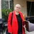 Veronika Gajerová stojí a culí se.