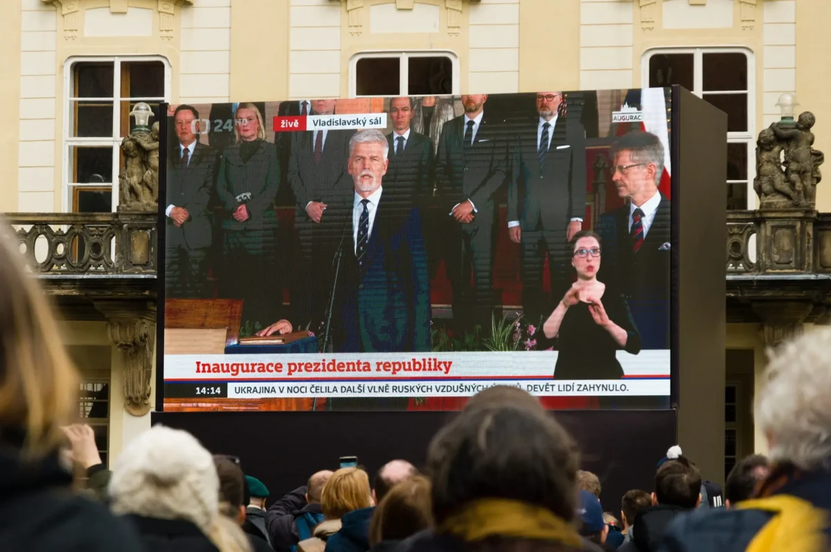 shutterstock_2281468705 1 | TVGURU.cz projekce inaugurace prezidenta na velkém plátně
