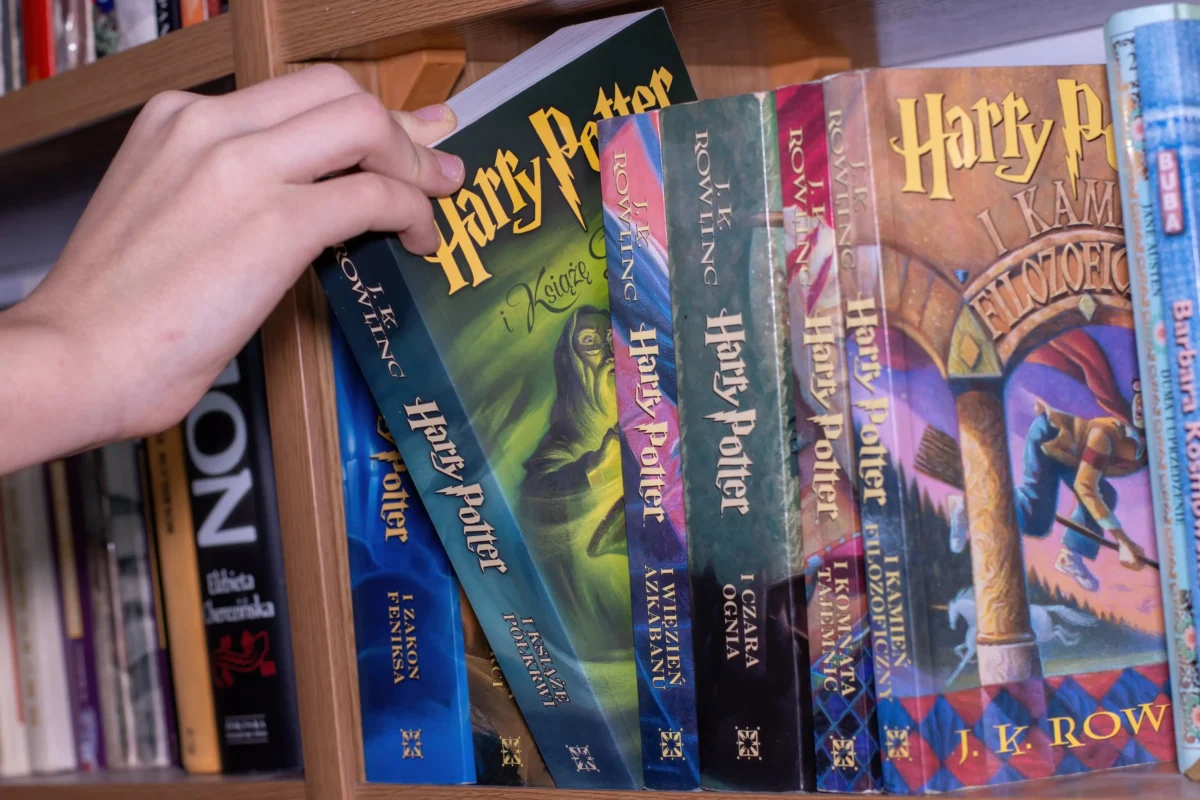 shutterstock_2562372577 1 | TVGURU.cz Knihy Harry Potter